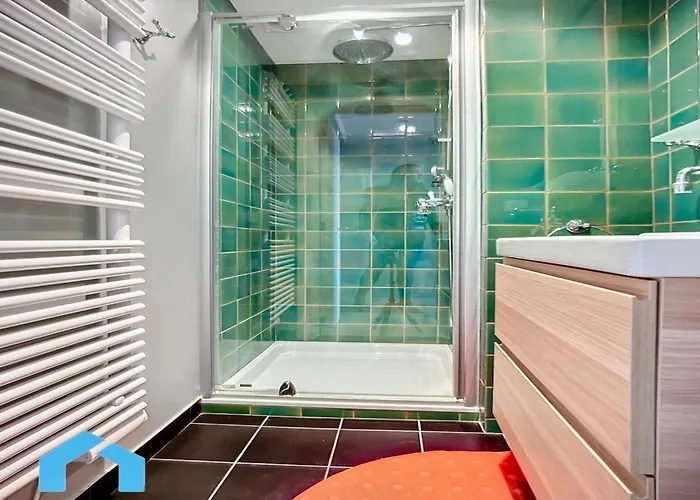 In With Sea Views Apartment